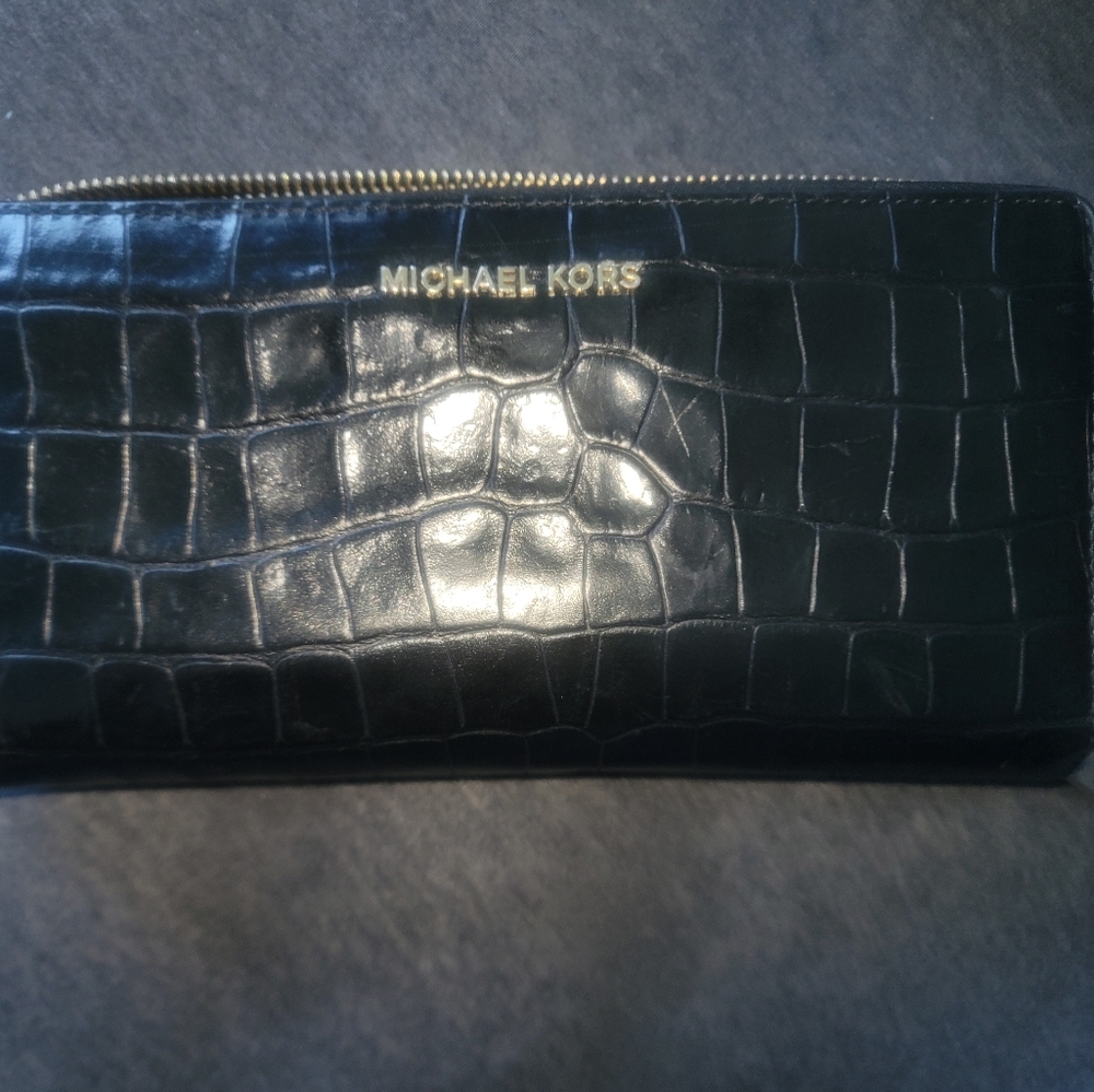 Michael Kors MK Continental Embossed Michael Kors Black Croc-Embossed Zip Wallet